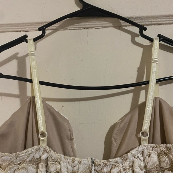 White Rose Lace deep v cut dress - Picture 2 of 6